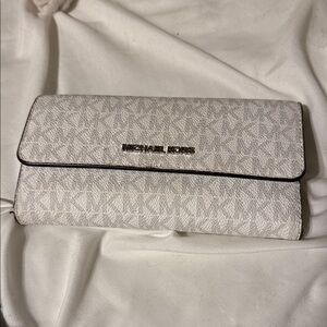 Michael Kors White Patterned Wallet